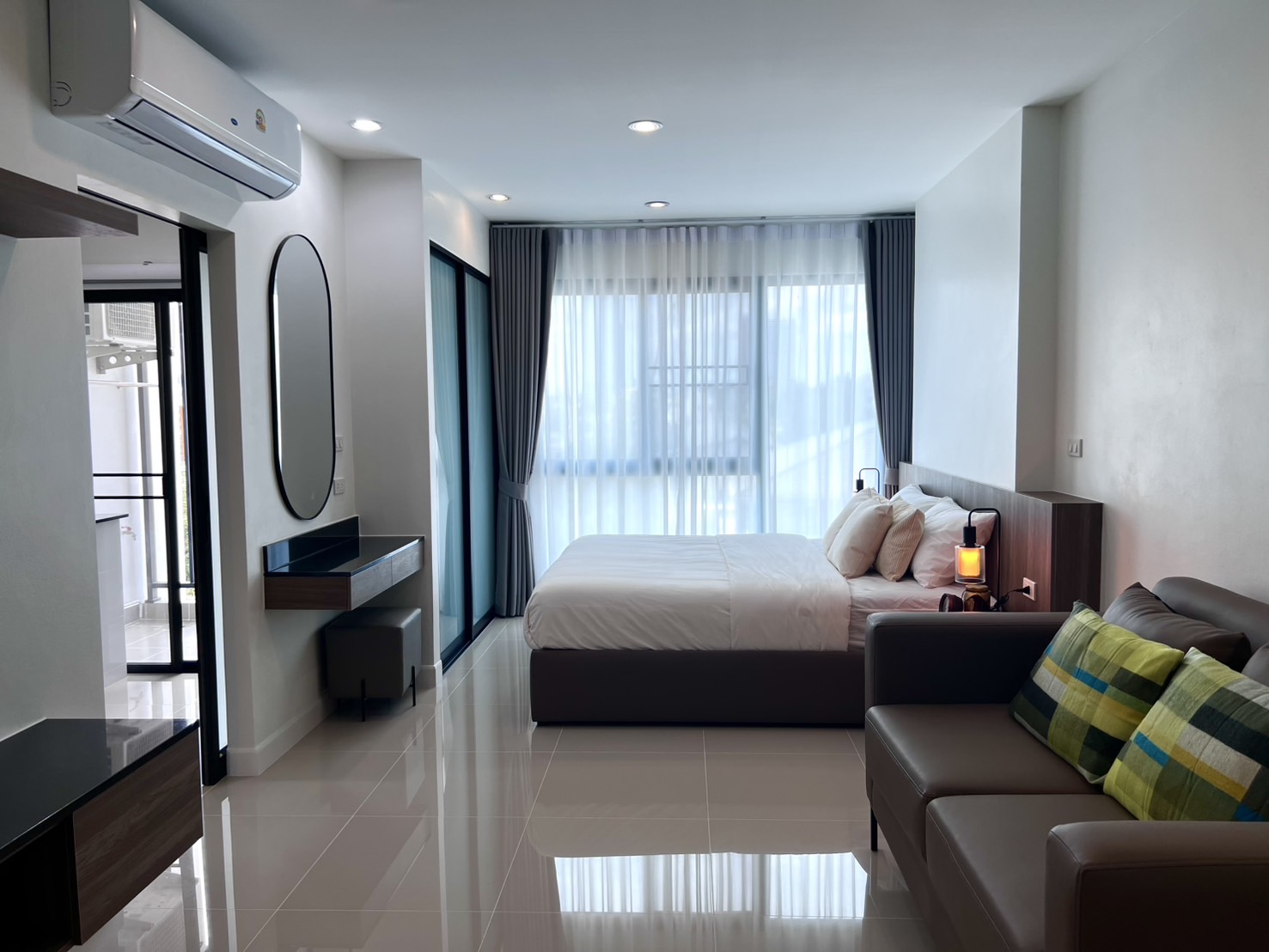 Bedroom layout and furnishings